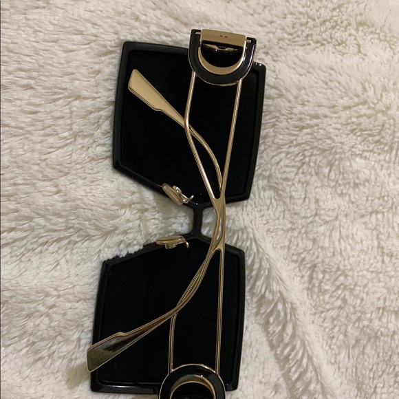 Dior sunglasses just used 1 time - Picture 3 of 4